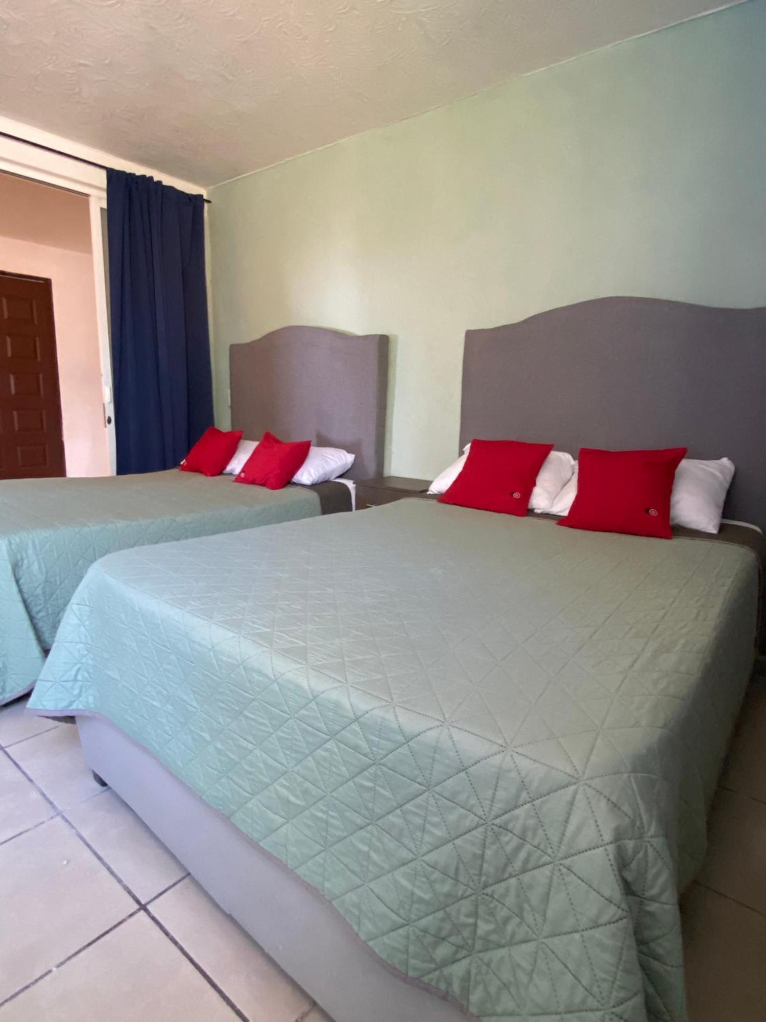 4 Venator House Boutique Aparthotel Leon Bagian luar foto